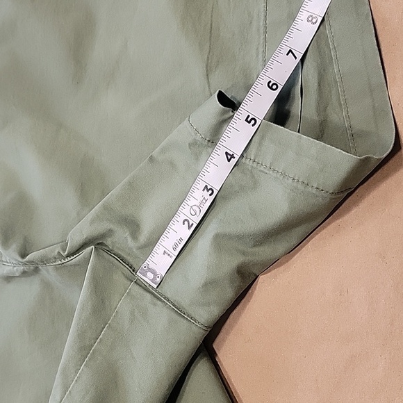 Old Navy Size 16 Olive / Army Green Everyday Short, 5" Inseam, Exc. Used Cond. - Picture 6 of 10
